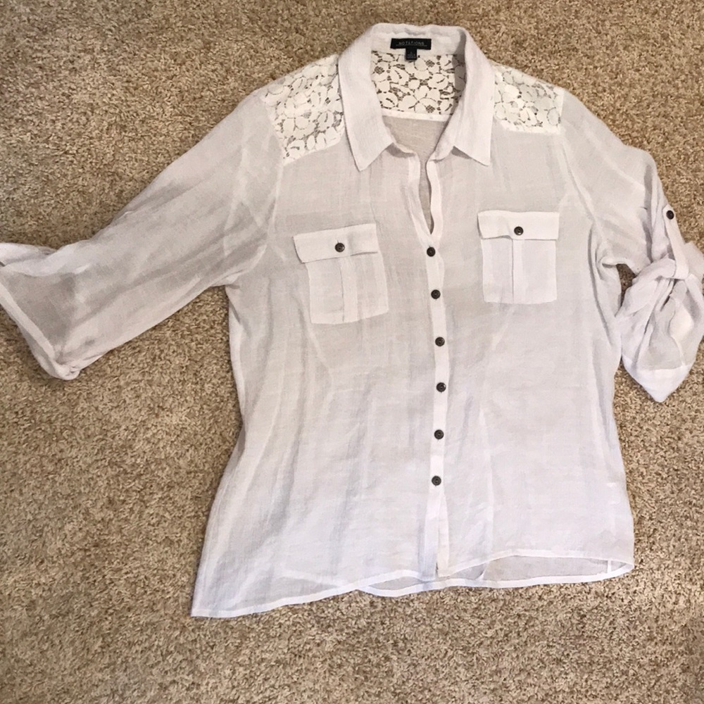 White blouse w lace accent